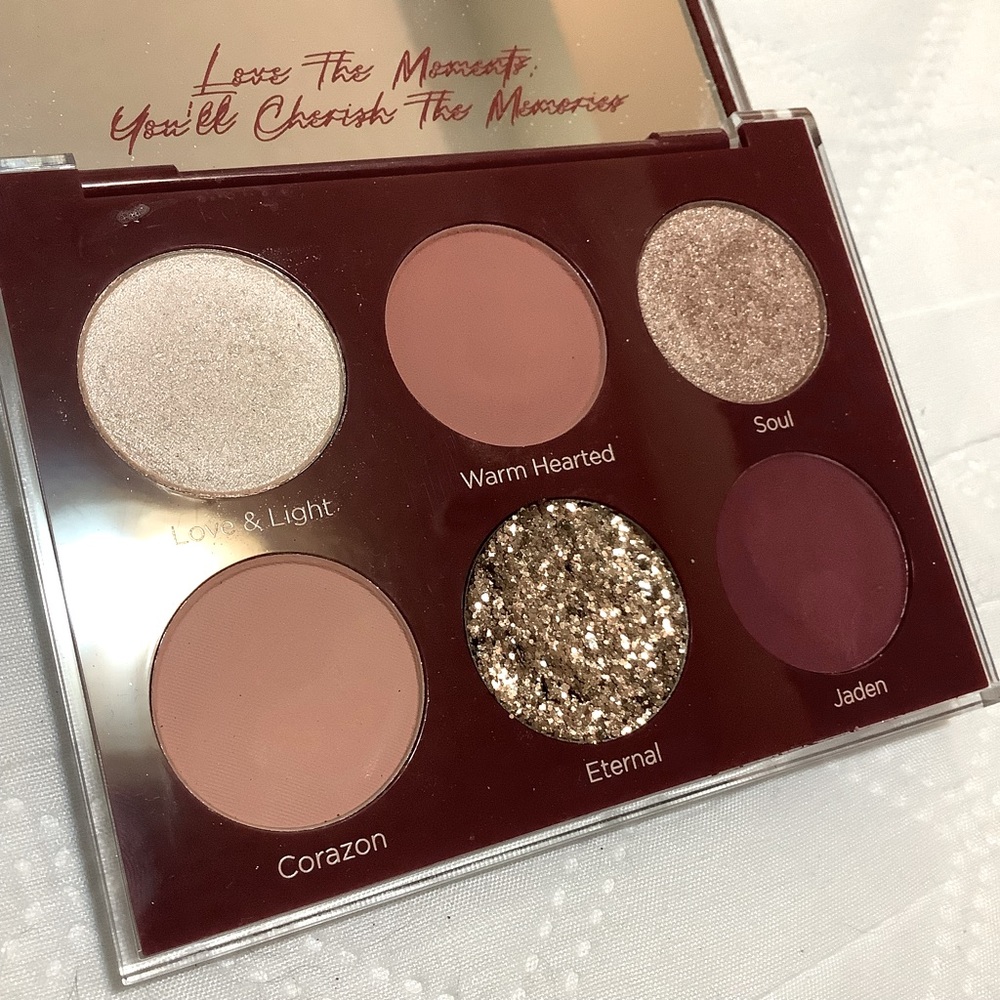 DOMINIQUE COSMETICS Unconditional Pallet